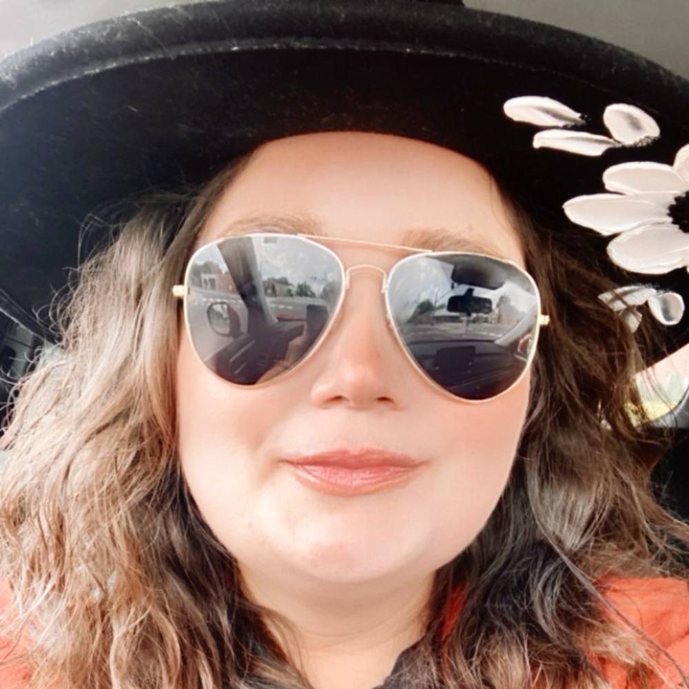 Meet your Posher, Casey